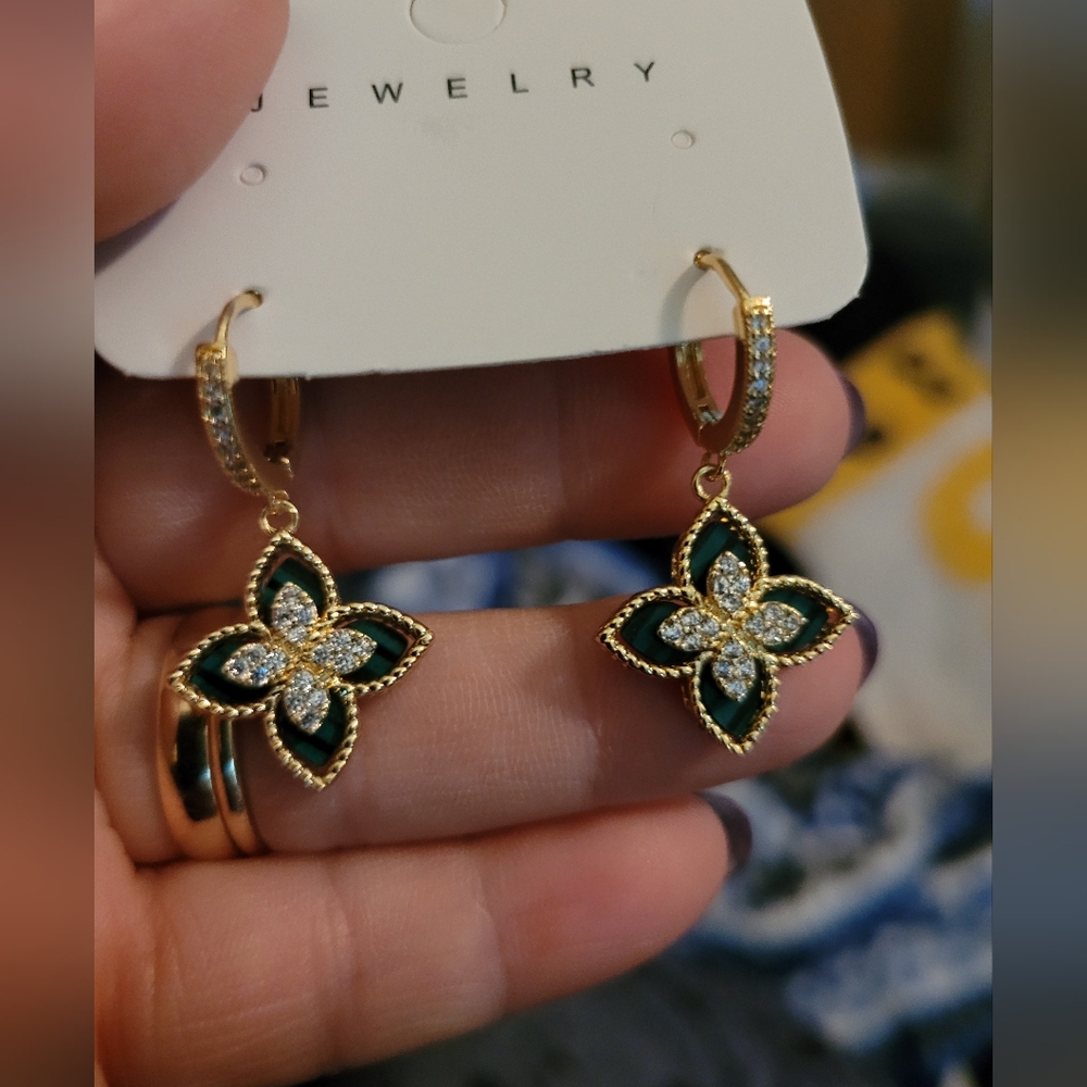 Cute clover earrings